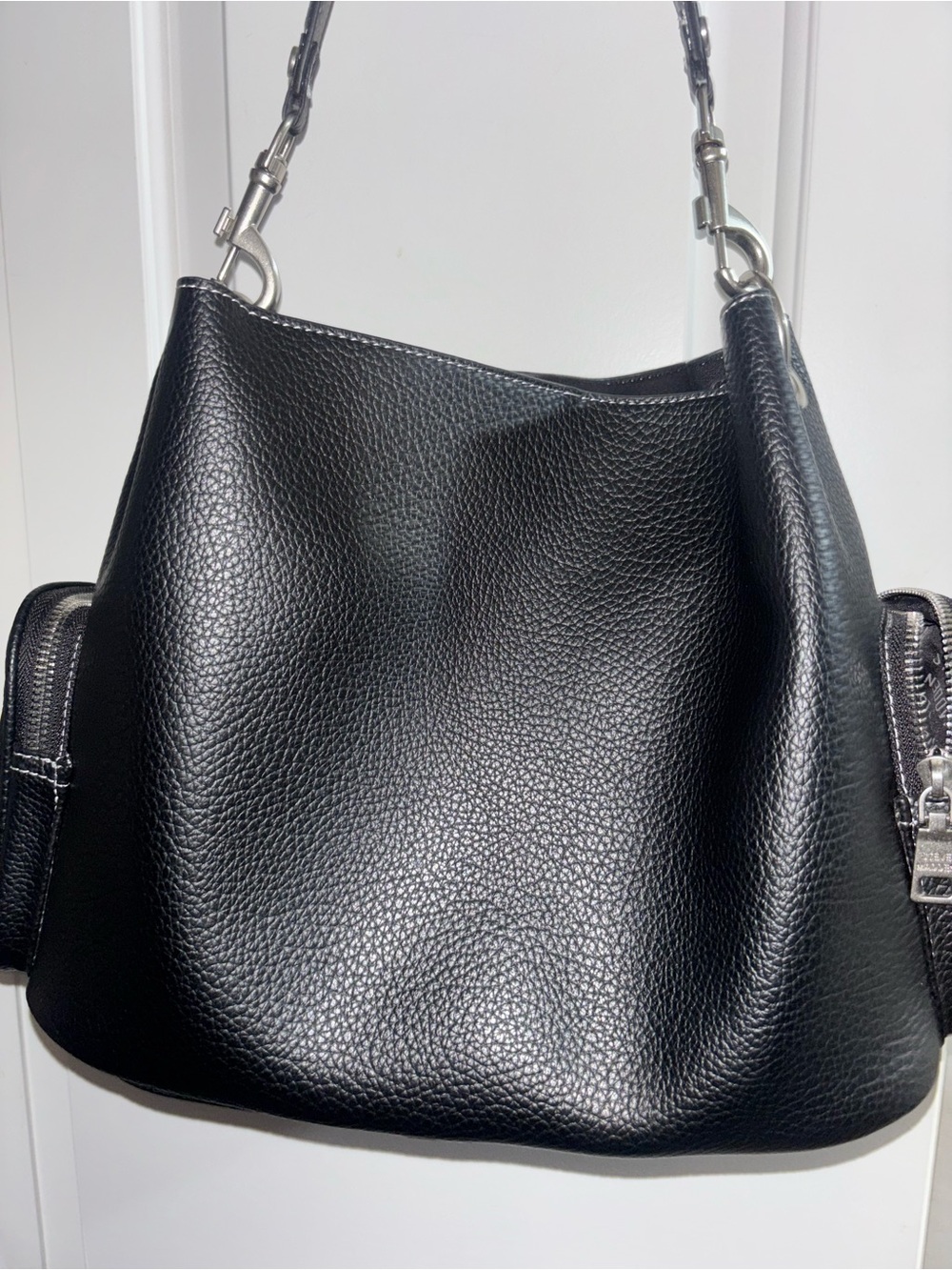 Viral Steve Madden Black Shoulder Bag with Silver Hardware✨ - Picture 5 of 7